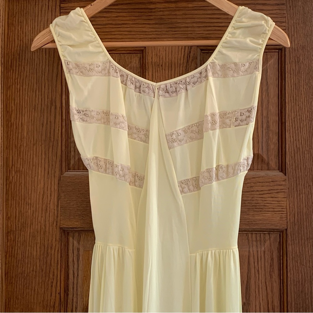 Vintage Snowdon Nightgown - Picture 4 of 9